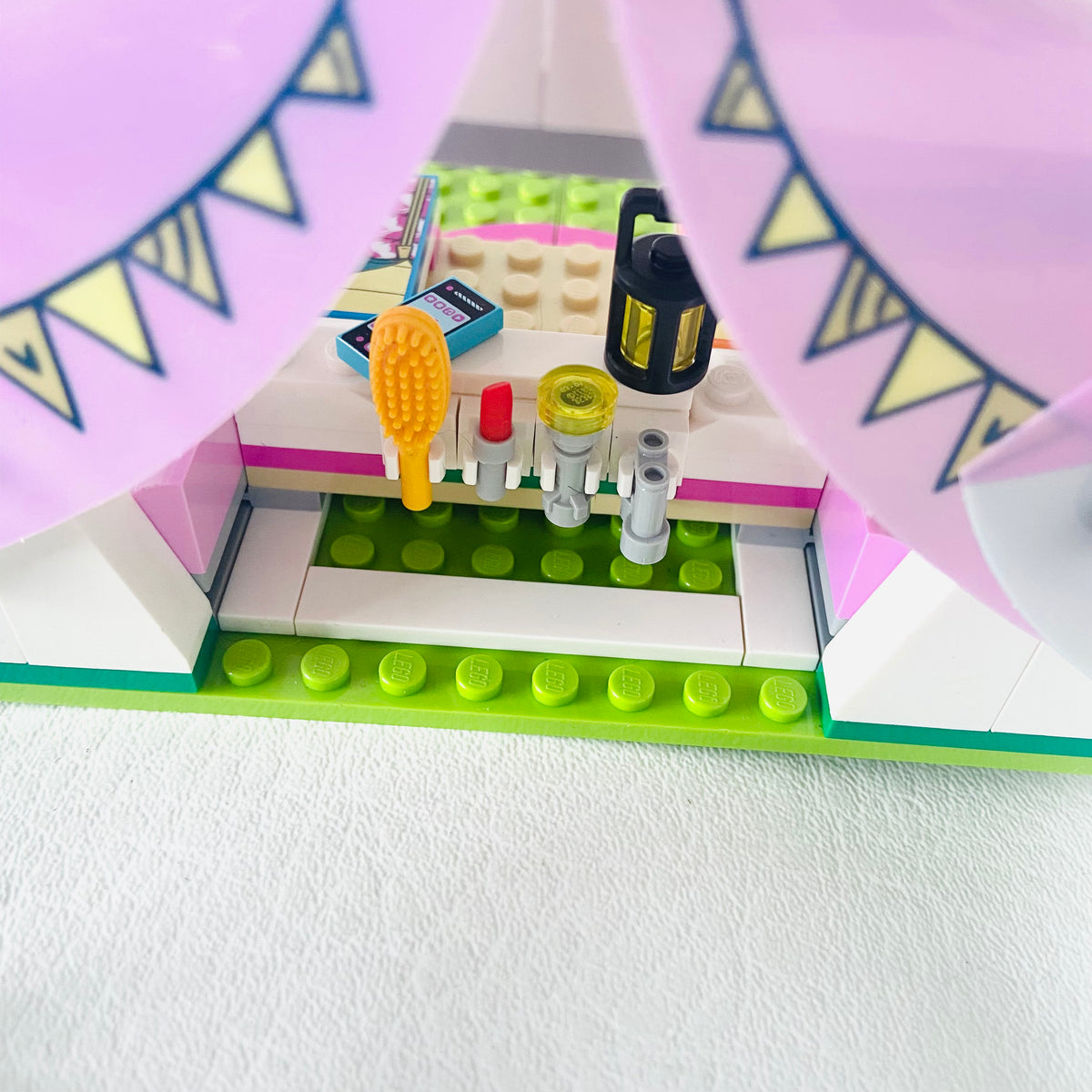LEGO Friends: Nature Glamping (41392) 100% Complete with Instructions & Minifigures & Box