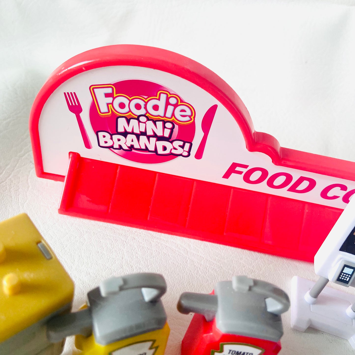 Zuru Mini Brands Food Court Playset Parts (Trays, Signs, Soda Dispenser, Sauces)