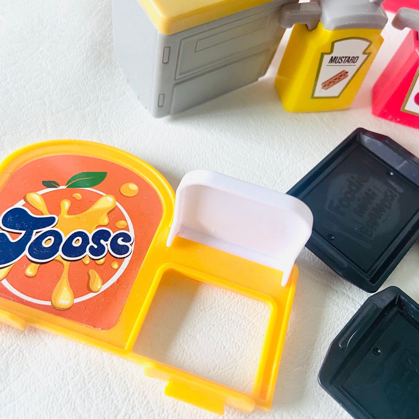 Zuru Mini Brands Food Court Playset Parts (Trays, Signs, Soda Dispenser, Sauces)