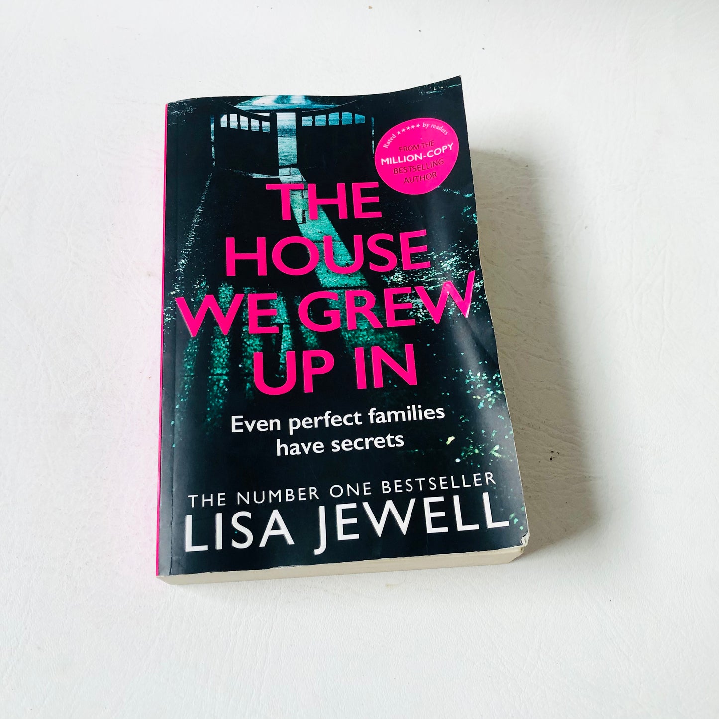 House We Grew up In : A Novel by Lisa Jewell (2019 Paperback)