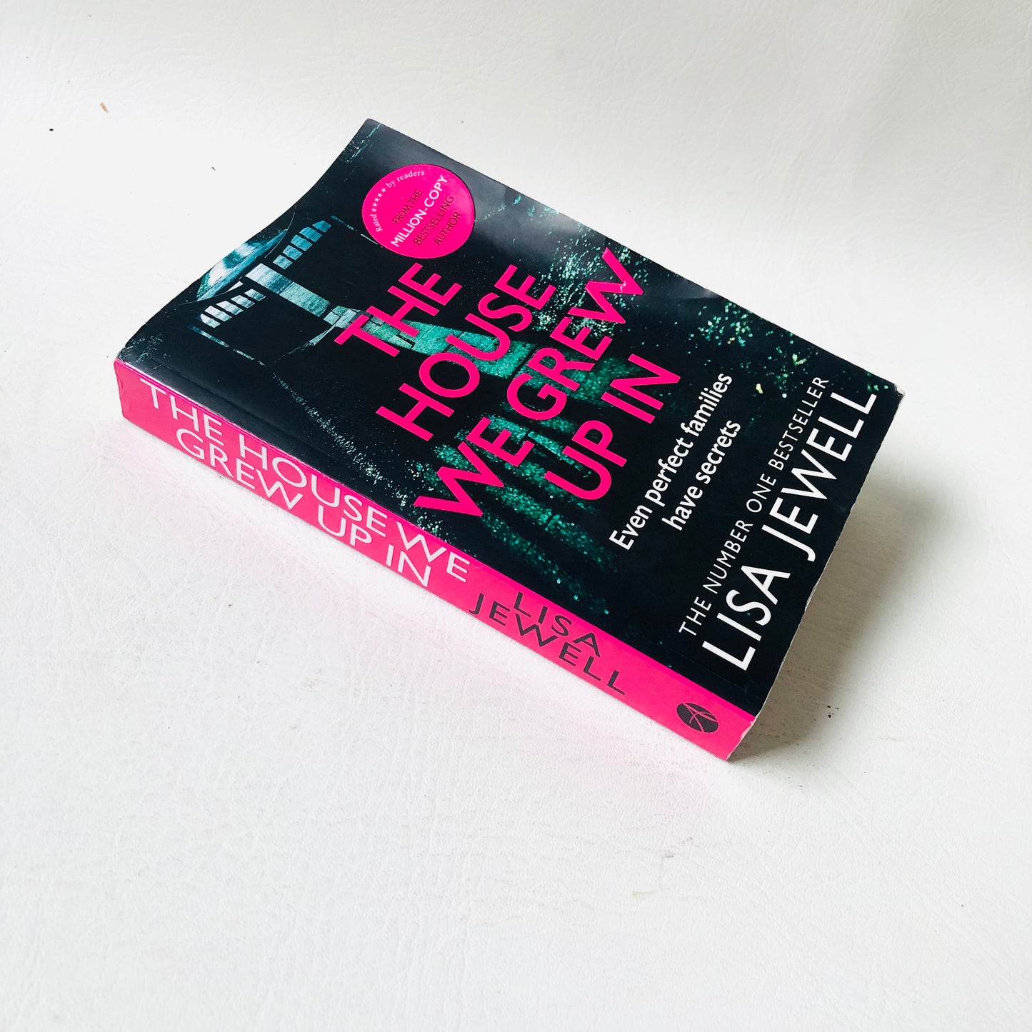 House We Grew up In : A Novel by Lisa Jewell (2019 Paperback)