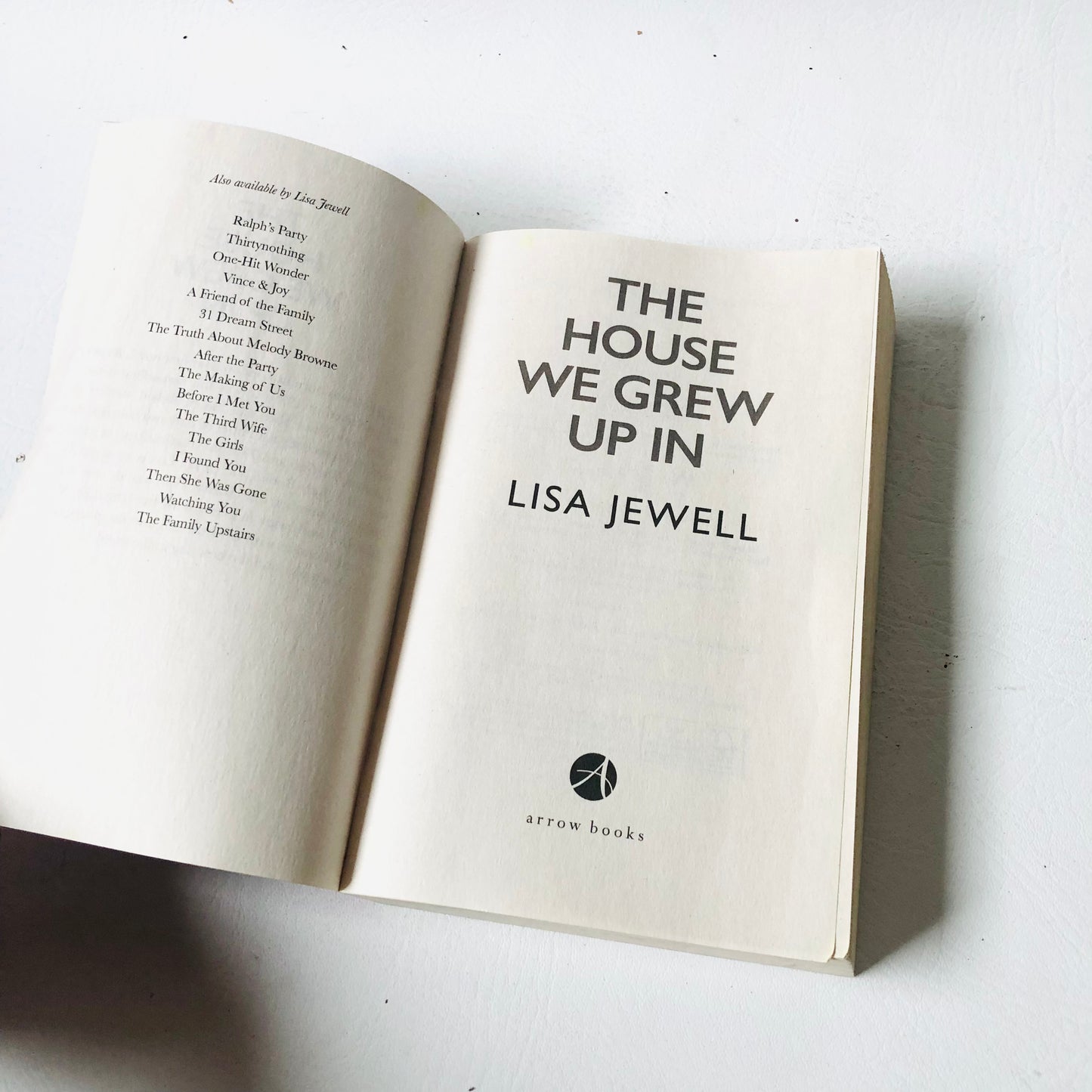 House We Grew up In : A Novel by Lisa Jewell (2019 Paperback)