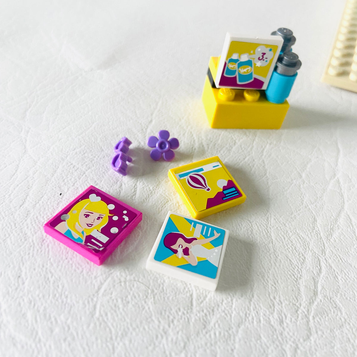 LEGO Friends: Heartlake City Hair Salon ( 41093) 100% Complete with Instructions, Box & Minifigures