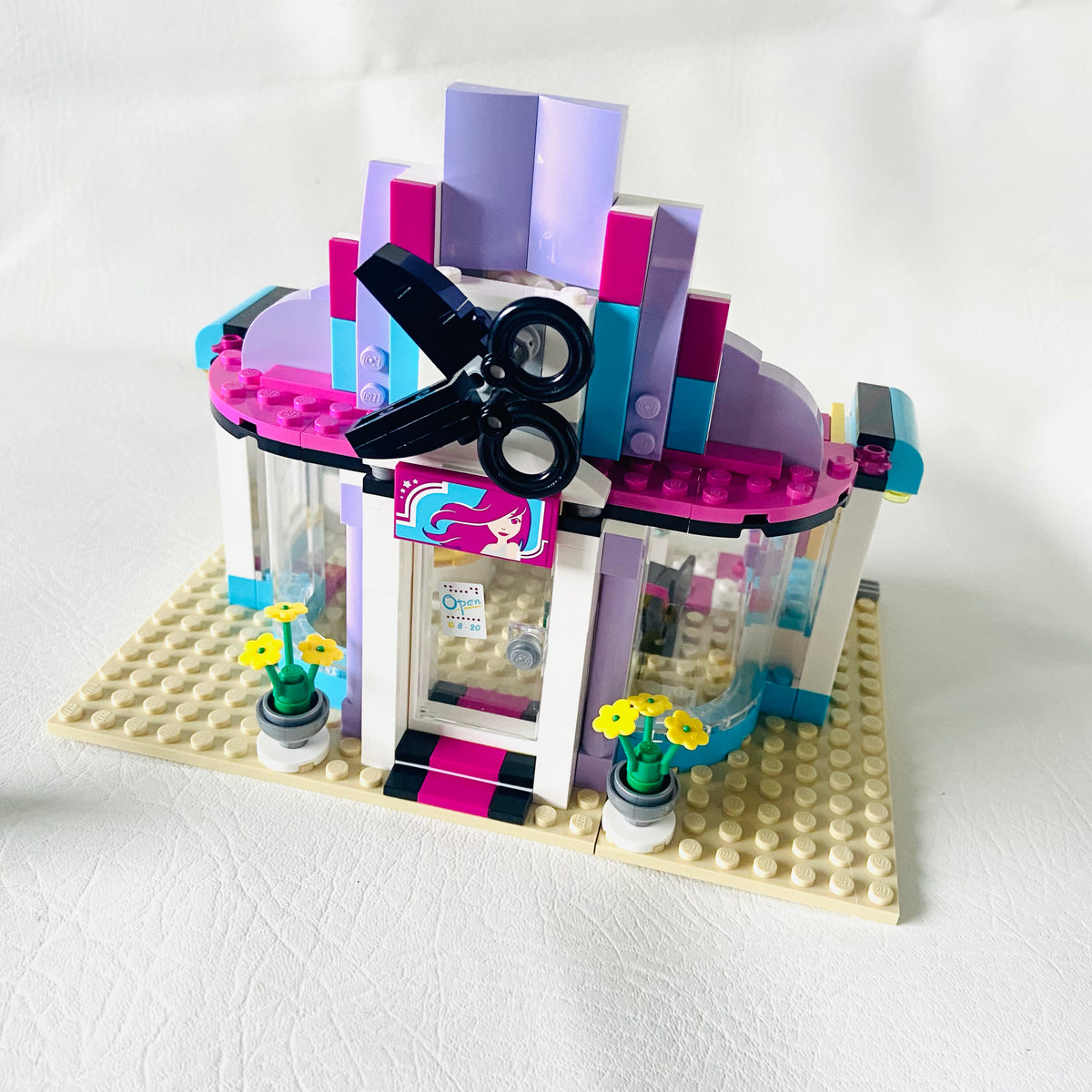 LEGO Friends: Heartlake City Hair Salon ( 41093) 100% Complete with Instructions, Box & Minifigures
