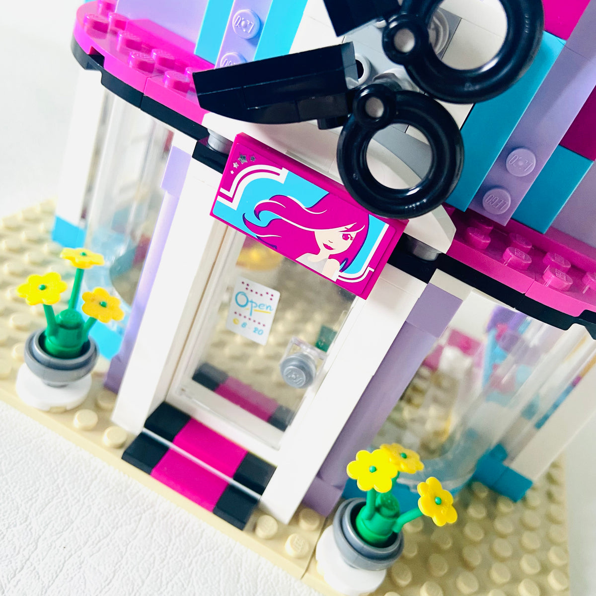 LEGO Friends: Heartlake City Hair Salon ( 41093) 100% Complete with Instructions, Box & Minifigures