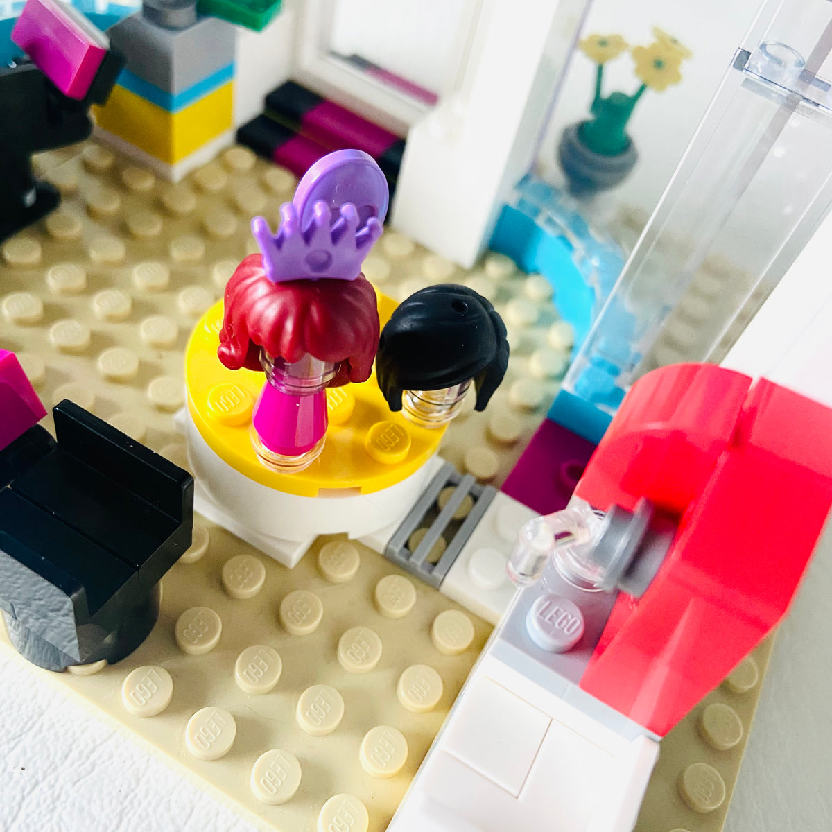 LEGO Friends: Heartlake City Hair Salon ( 41093) 100% Complete with Instructions, Box & Minifigures