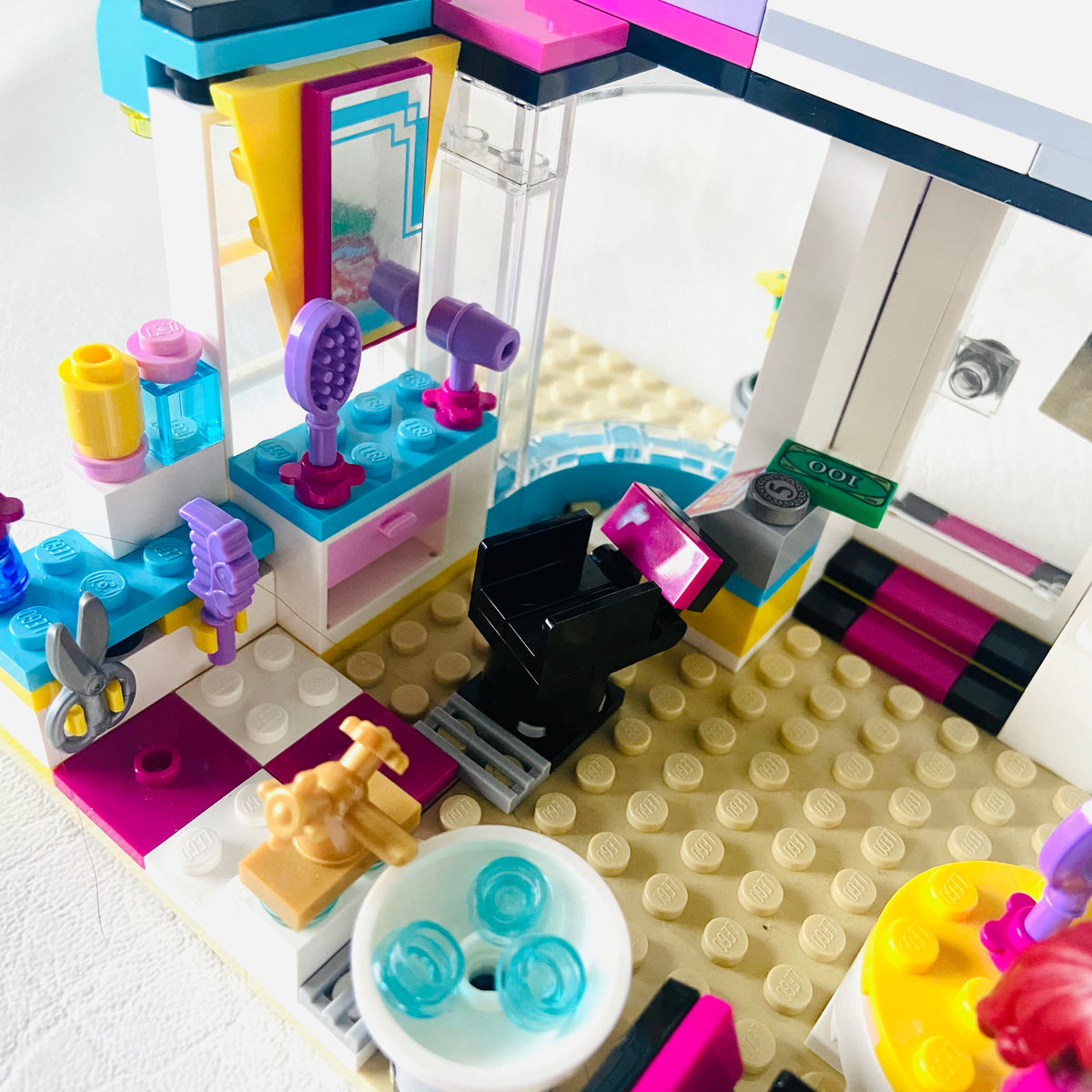 LEGO Friends: Heartlake City Hair Salon ( 41093) 100% Complete with Instructions, Box & Minifigures