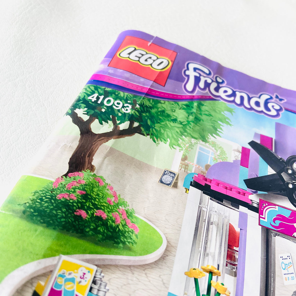 LEGO Friends: Heartlake City Hair Salon ( 41093) 100% Complete with Instructions, Box & Minifigures