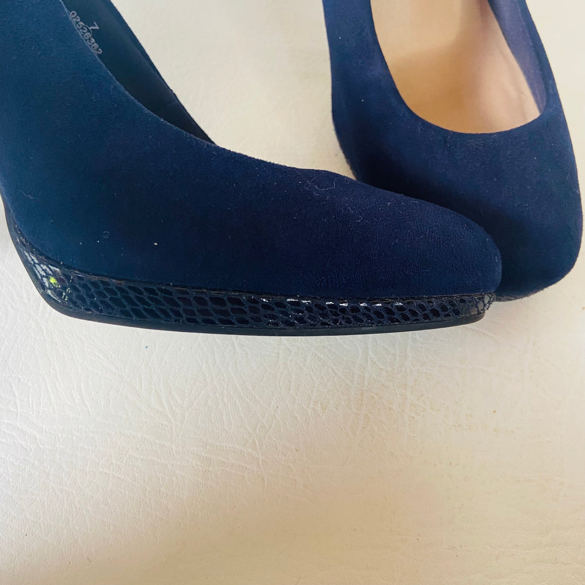 M&S (Marks And Spencer) | Navy Blue | Smart Court Shoes Heels Pumps | Faux Suede & Snakeskin | Size UK 7 (40)