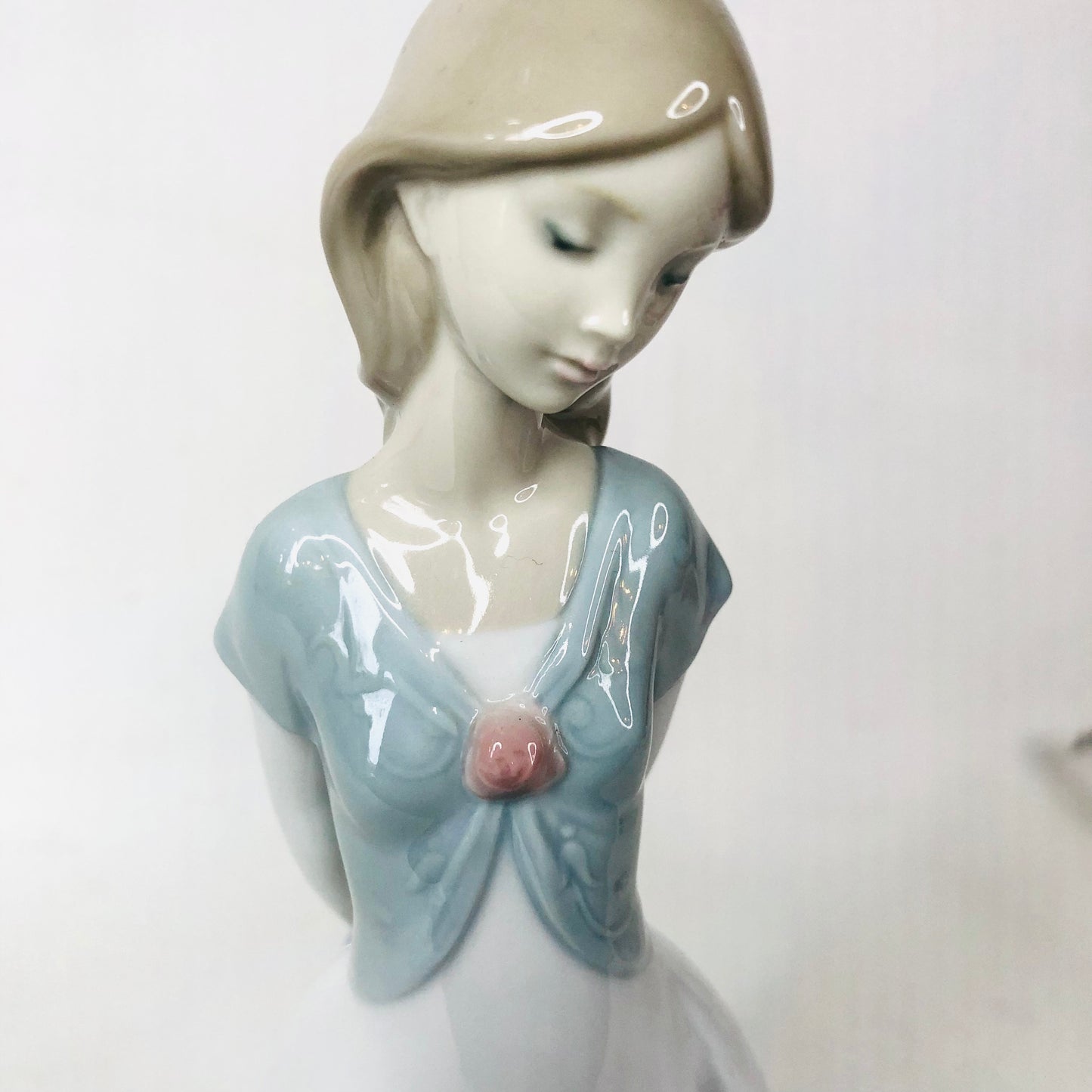Nao by Lladro Porcelain Figurine 'Truly in Love' Lady Girl #1450 10" Ornament VGC Condition