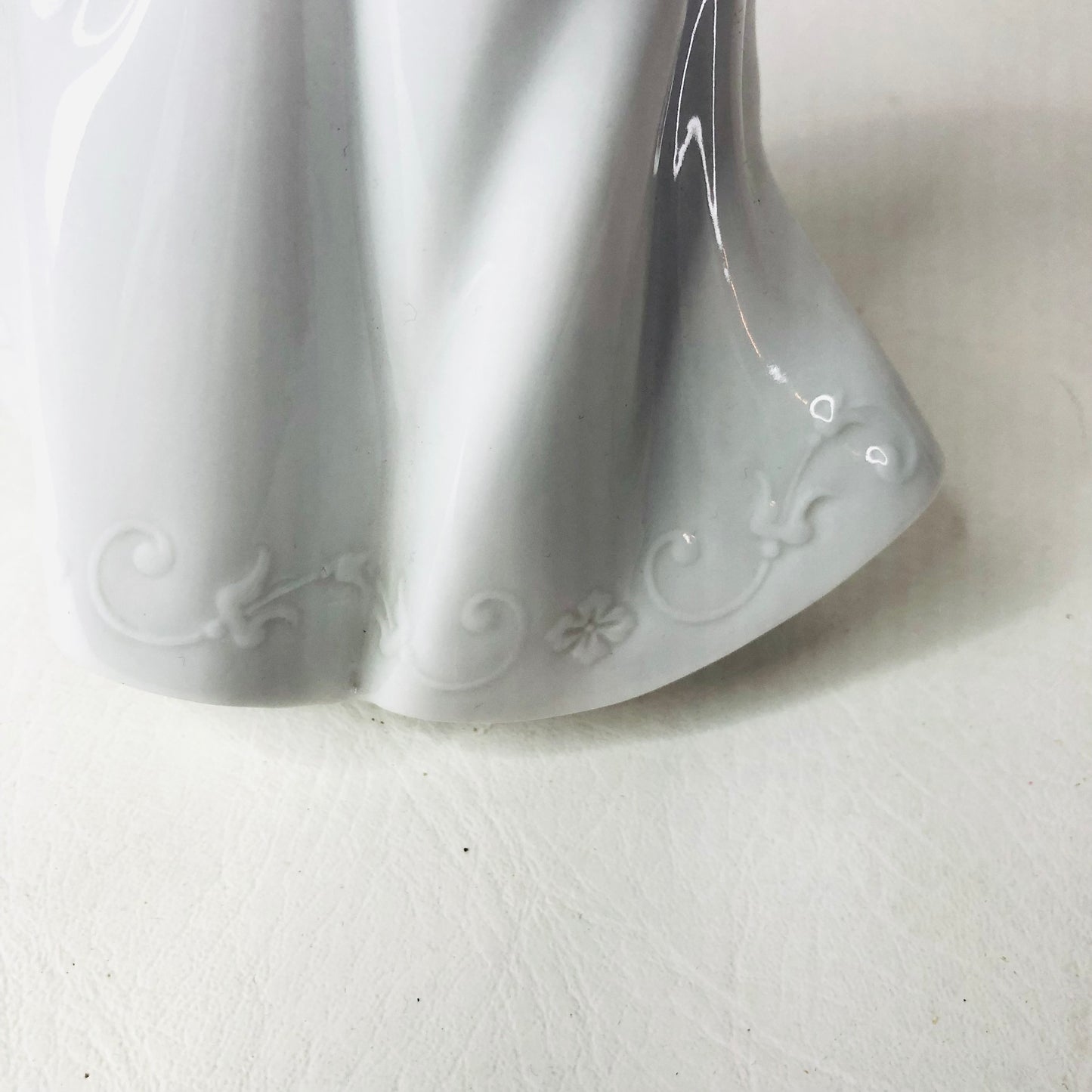 Nao by Lladro Porcelain Figurine 'Truly in Love' Lady Girl #1450 10" Ornament VGC Condition