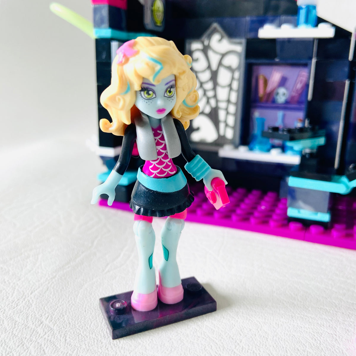 Mega Bloks Monster High Biteology Class Building Kit w/ Minifig (Lagoona)