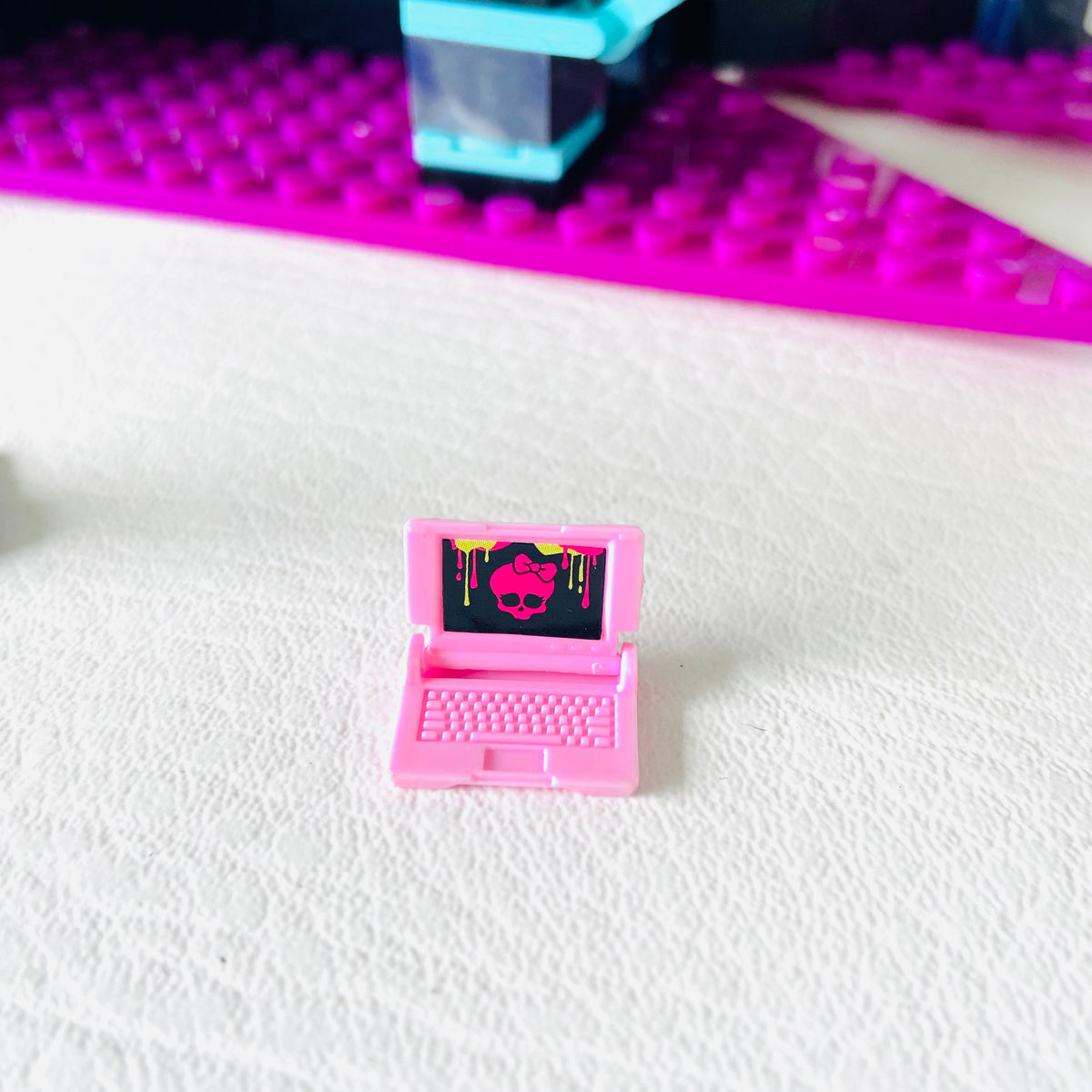 Mega Bloks Monster High Biteology Class Building Kit w/ Minifig (Lagoona)