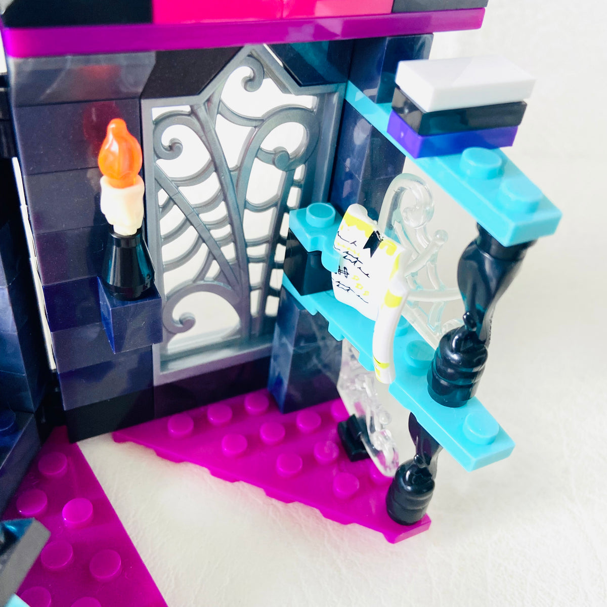 Mega Bloks Monster High Biteology Class Building Kit w/ Minifig (Lagoona)