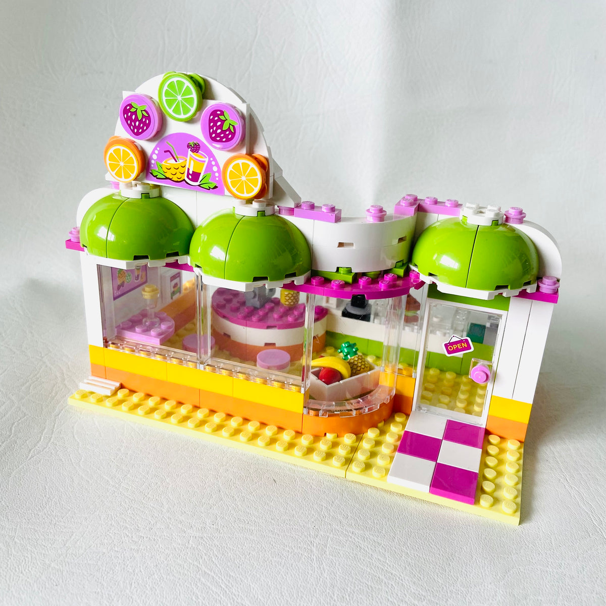 Lego Friends: Heartlake Juice Bar (41035) 100% Complete With Instructions & Minifigures & Box