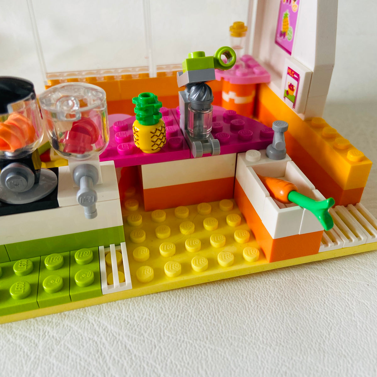 Lego Friends: Heartlake Juice Bar (41035) 100% Complete With Instructions & Minifigures & Box