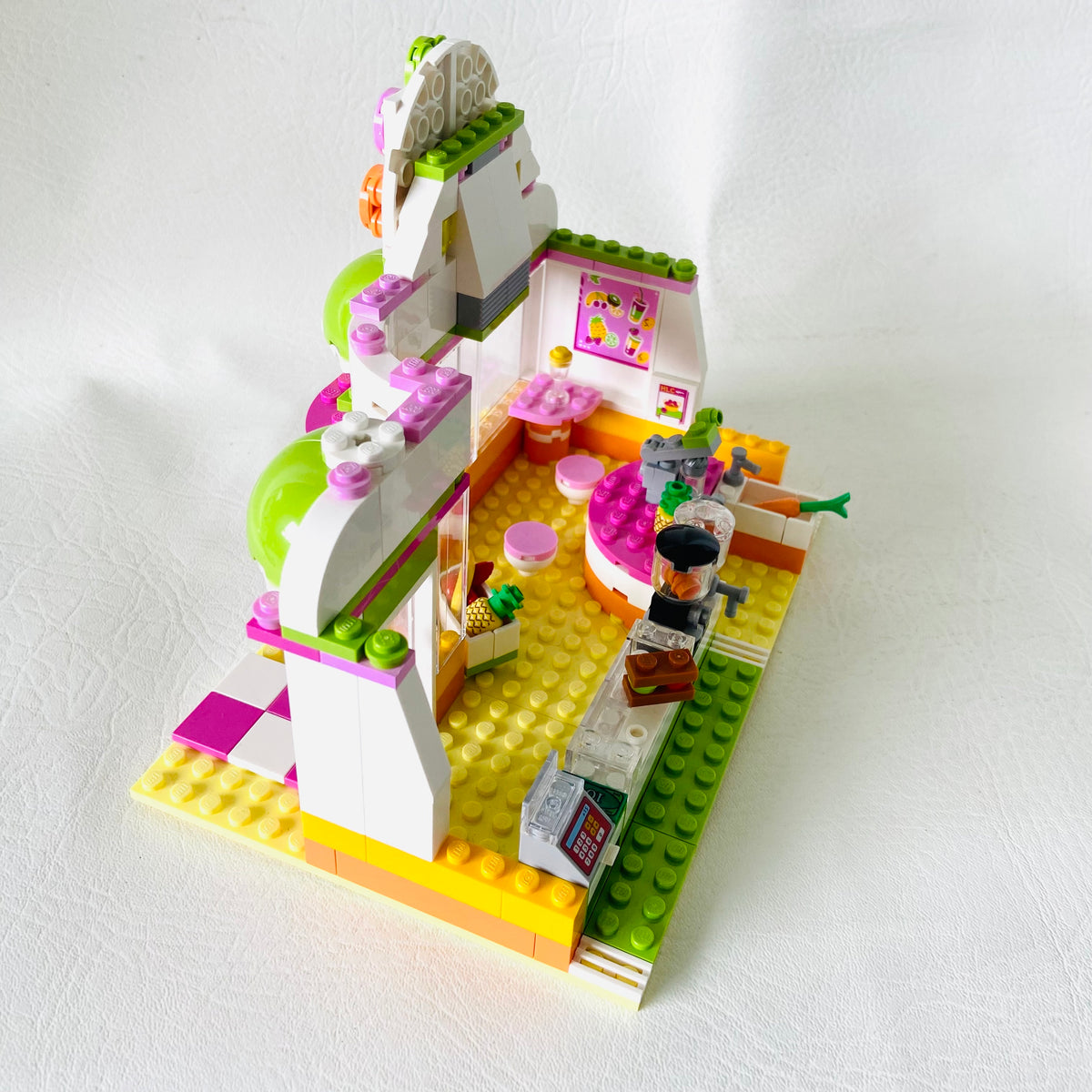 Lego Friends: Heartlake Juice Bar (41035) 100% Complete With Instructions & Minifigures & Box