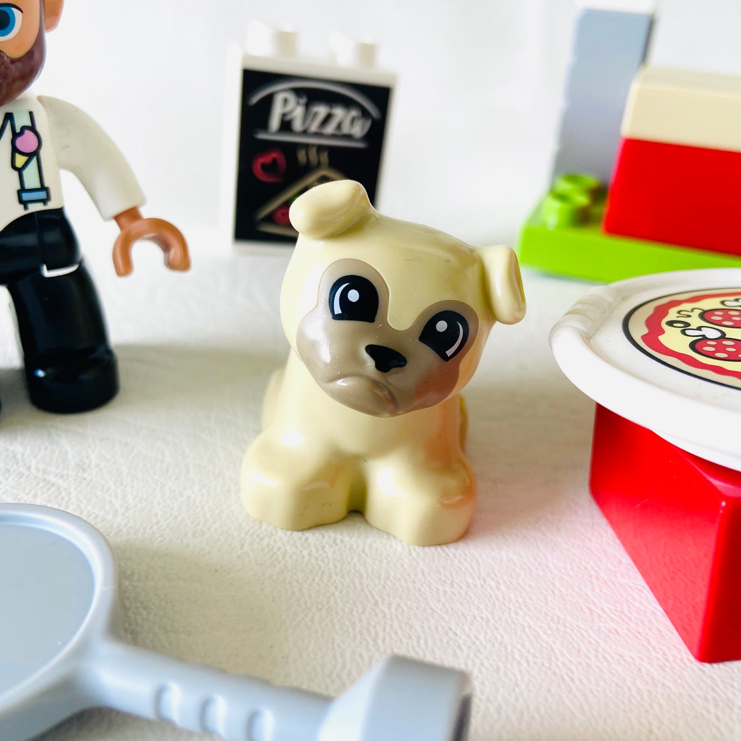 LEGO DUPLO: Pizza Stand With Dog (10927) - 100% Complete