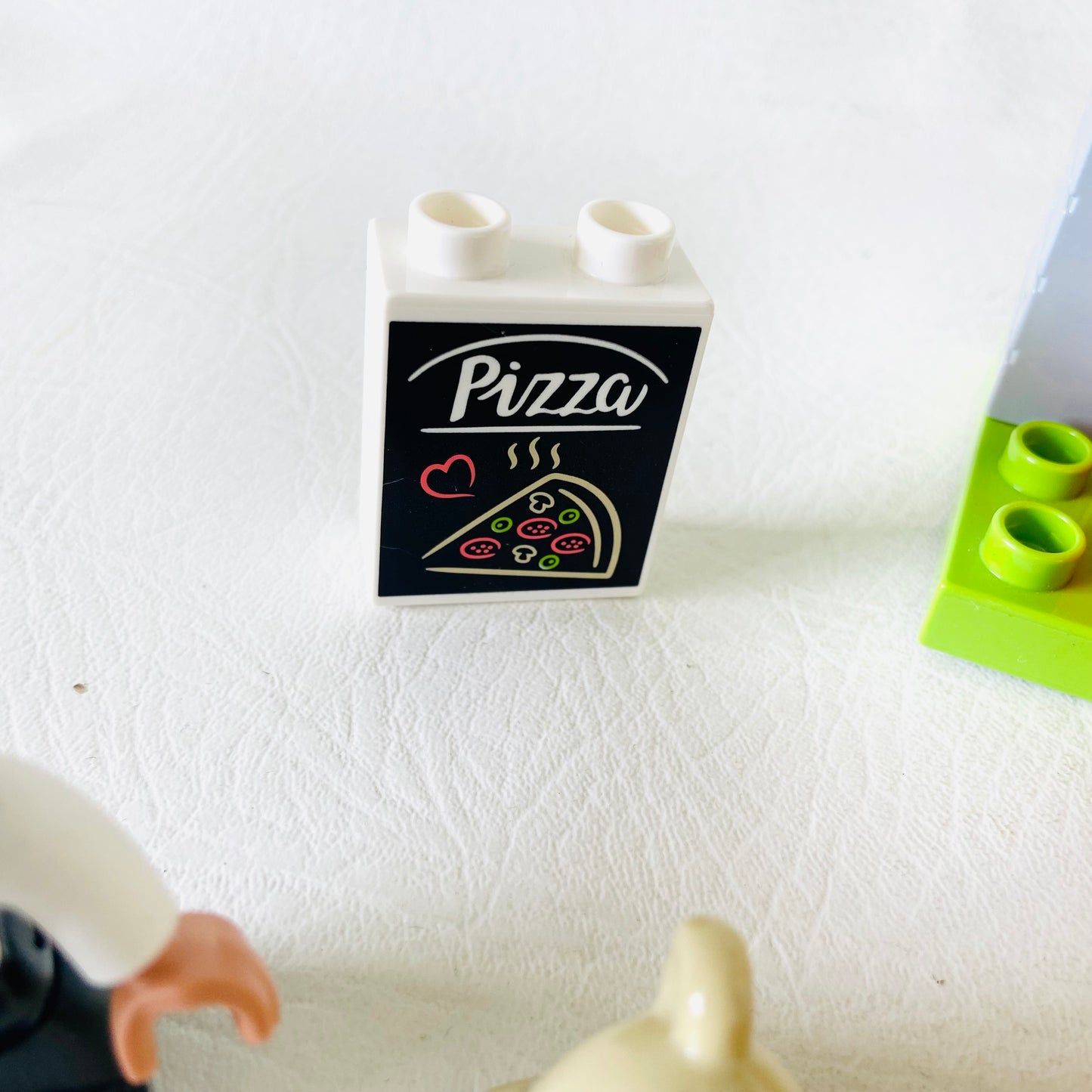 LEGO DUPLO: Pizza Stand With Dog (10927) - 100% Complete