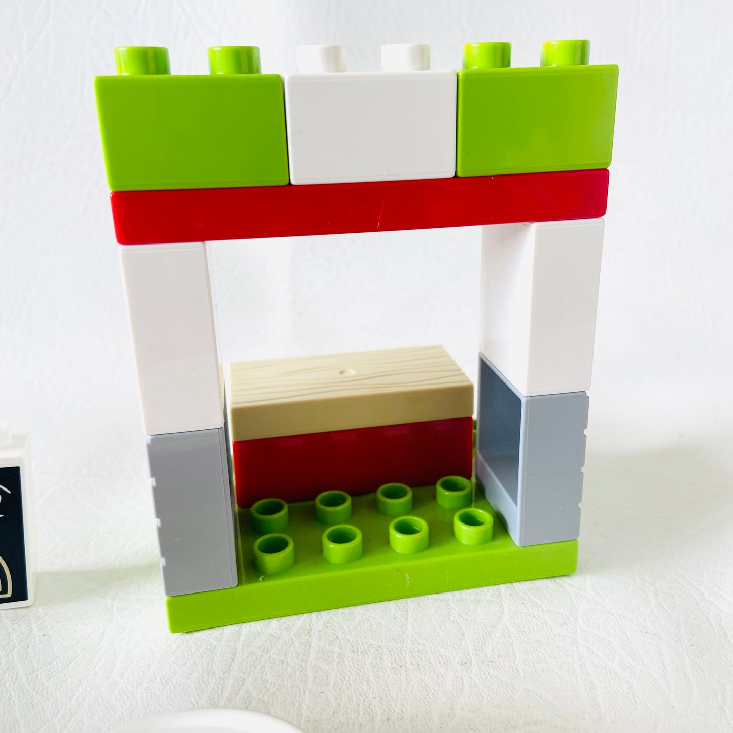 LEGO DUPLO: Pizza Stand With Dog (10927) - 100% Complete
