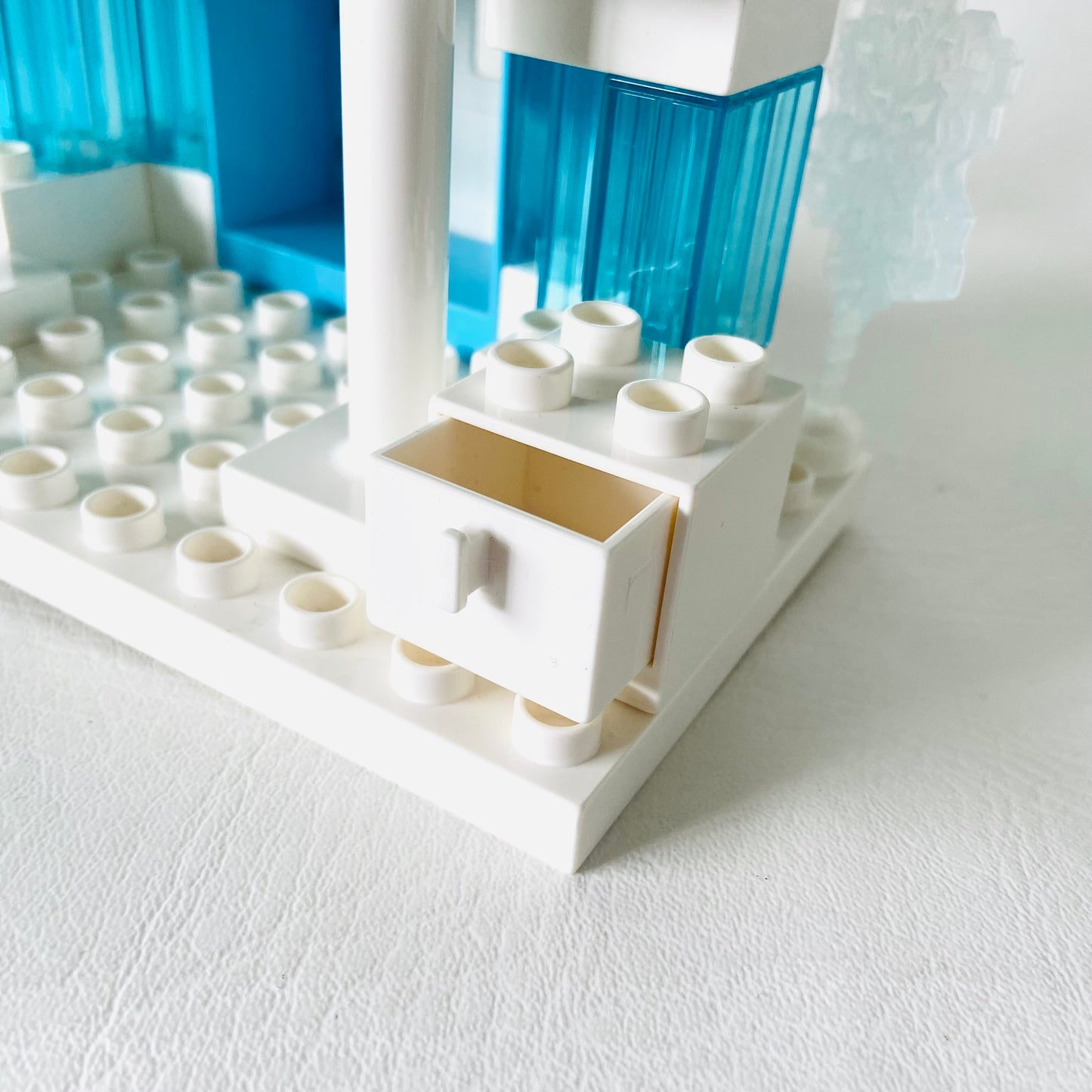 Lego Duplo: Disney Frozen Ice Castle Light Brick (10899) - 80% Complete
