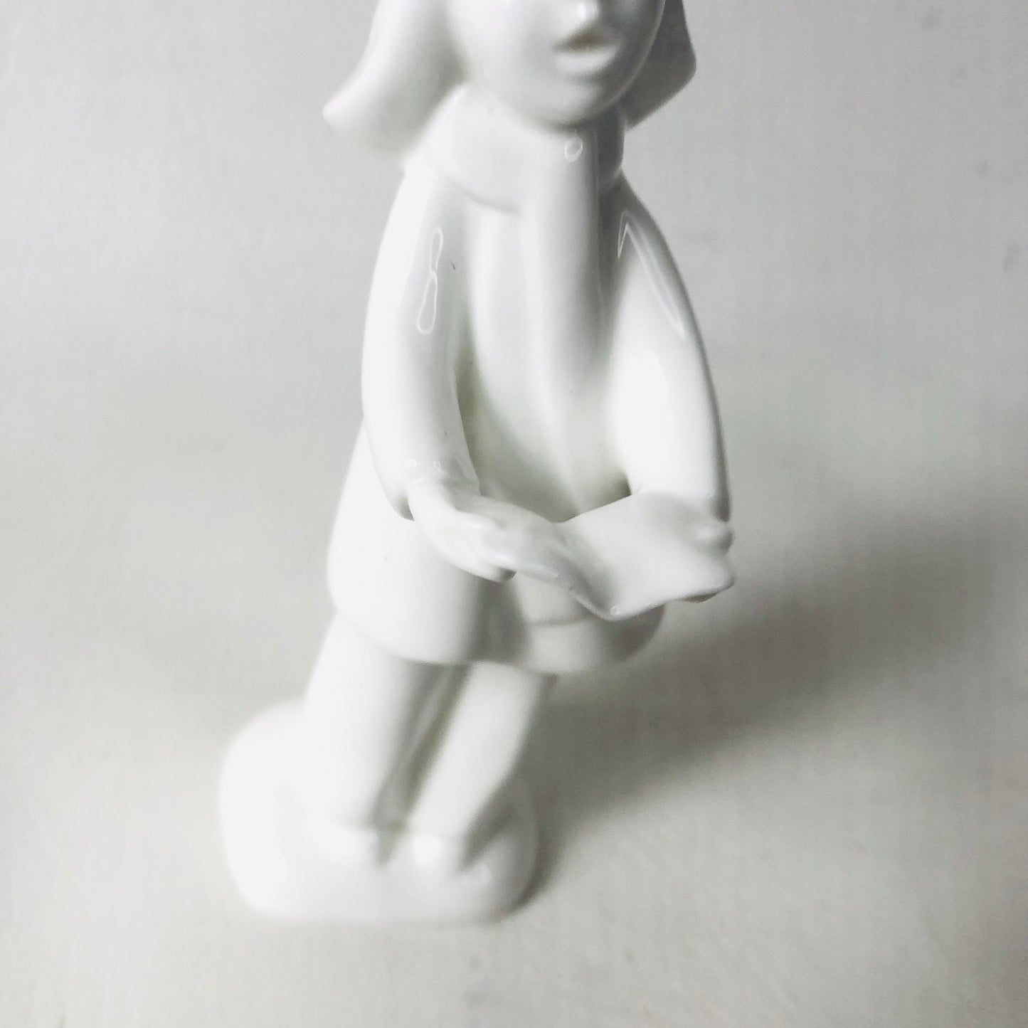 Royal Doulton Carol Singer Sister HN4291 figurine White Bone China Limited Edition 1206/6000