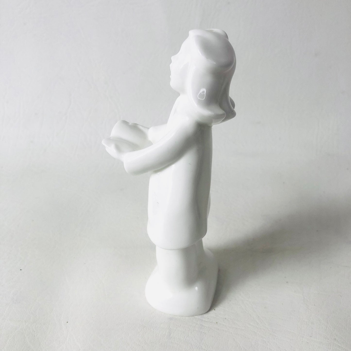 Royal Doulton Carol Singer Sister HN4291 figurine White Bone China Limited Edition 1206/6000