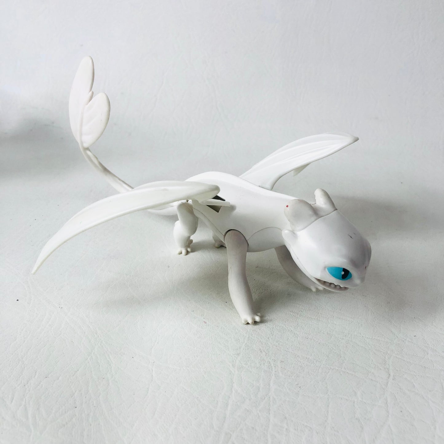 Spin Master How To Train Your Dragon: The Hidden World Light Fury Deluxe poseable Figure