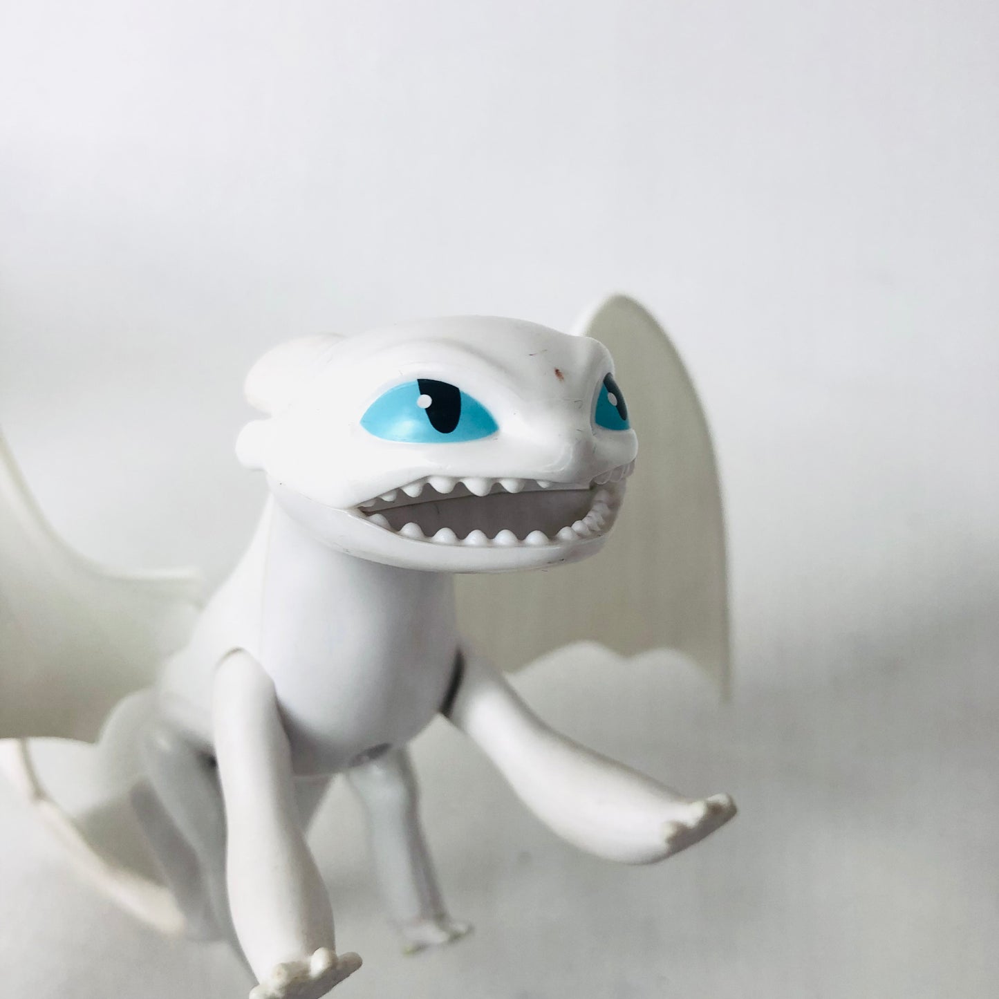 Spin Master How To Train Your Dragon: The Hidden World Light Fury Deluxe poseable Figure
