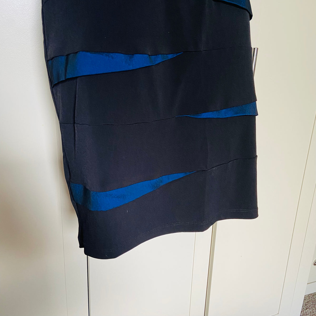 Valerie Bertinelli Black & Blue Striped Tiered One Shoulder Wiggle Dress Size 12