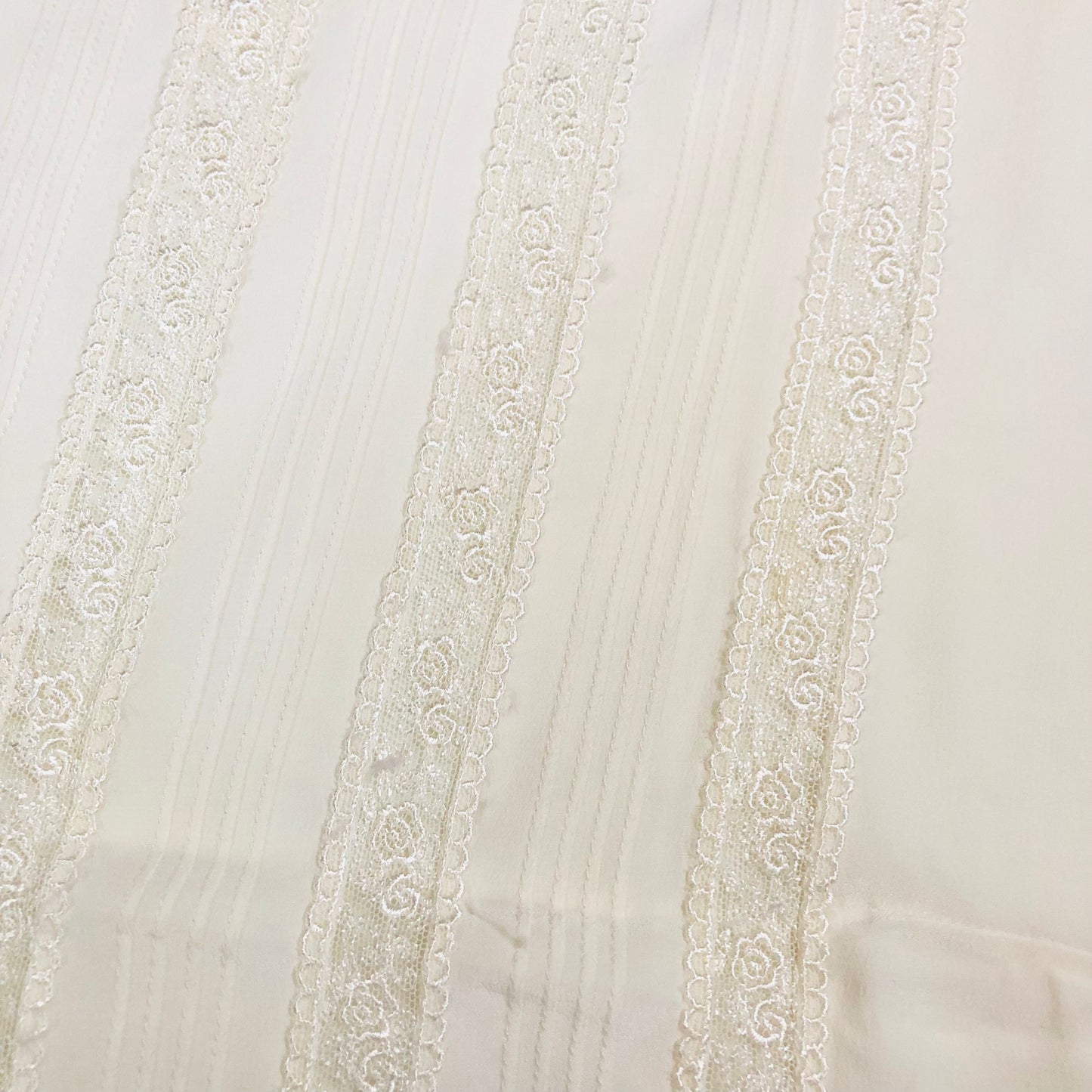 Laura Ashley 100% Silk Cream Vintage Blouse With Lace Detail Size Small