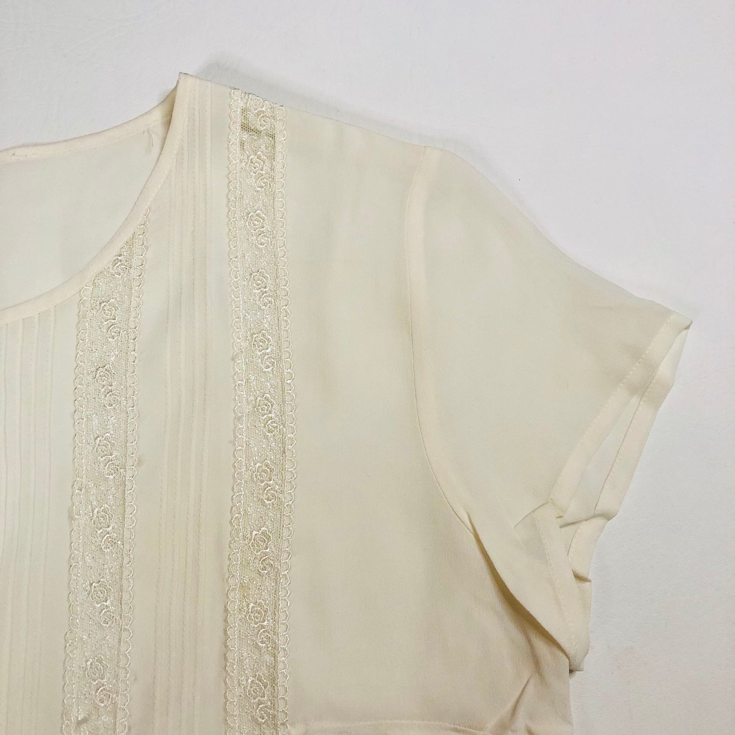 Laura Ashley 100% Silk Cream Vintage Blouse With Lace Detail Size Small