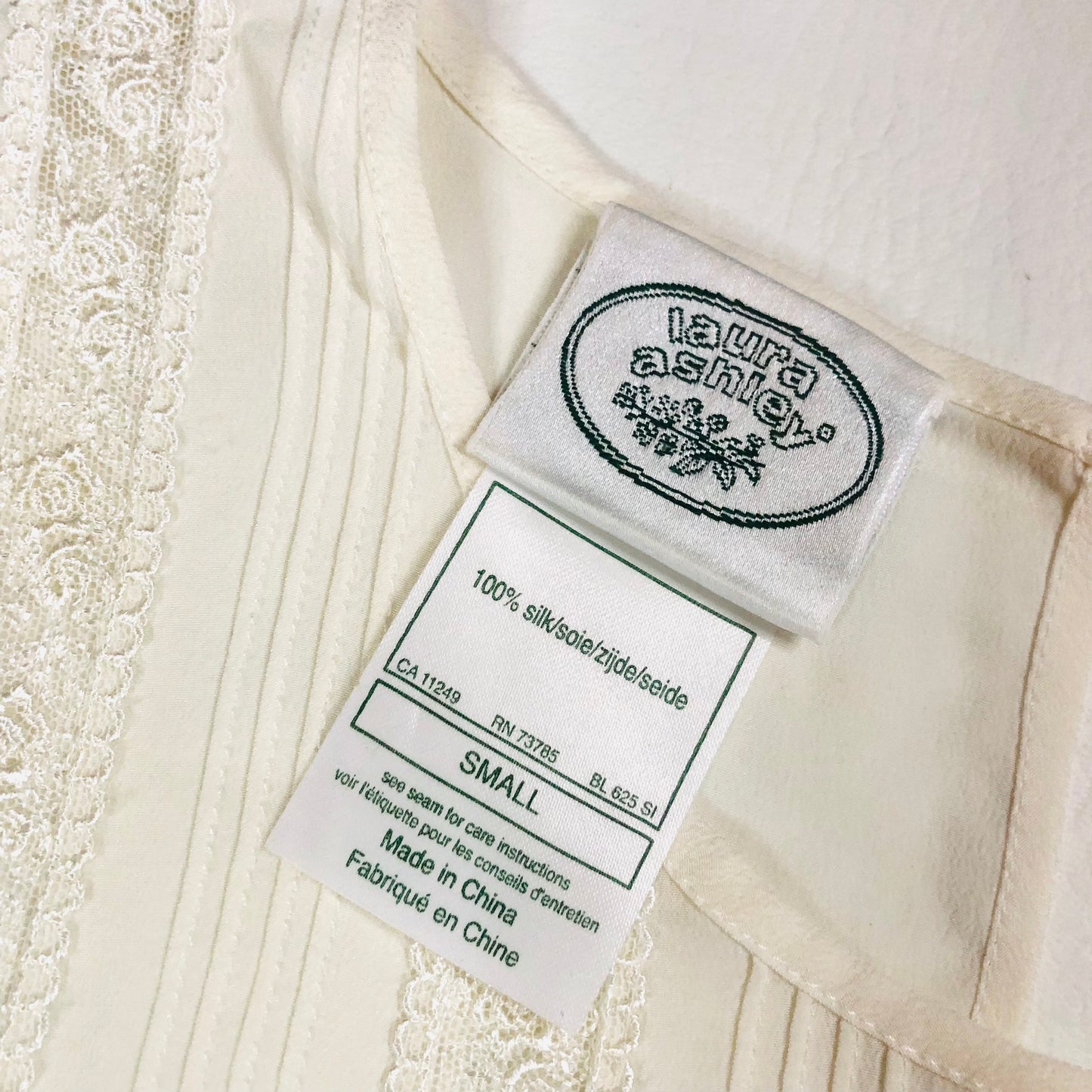 Laura Ashley 100% Silk Cream Vintage Blouse With Lace Detail Size Small