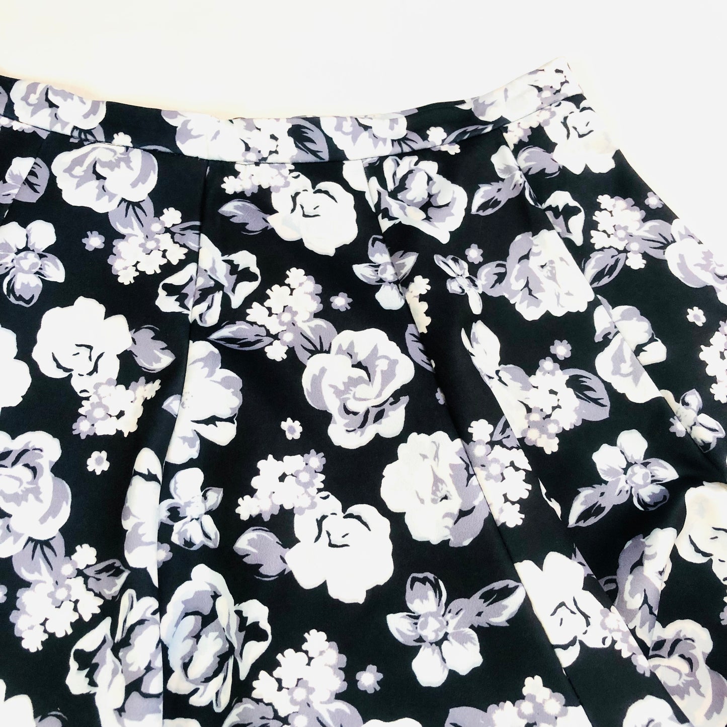 Superdry Navy Blue Floral Scuba Skater Mini Skirt Size Medium (UK 10)