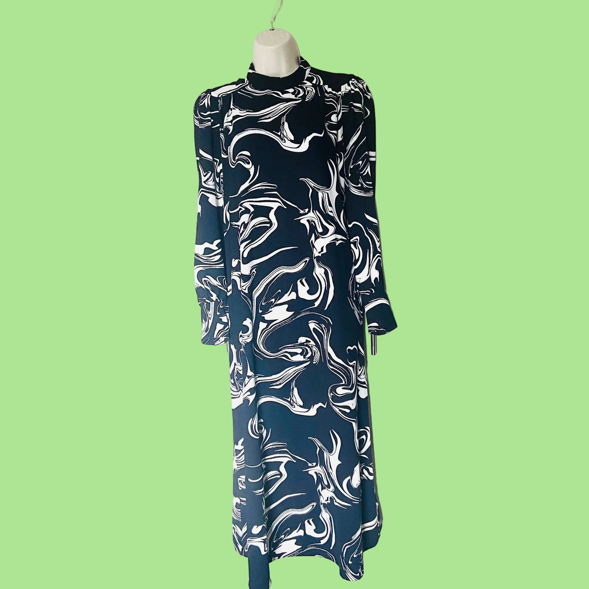 M&S | Black and White Swirl | Long Sleeve Midi Shift Column Dress | Size UK 8 | Monochrome