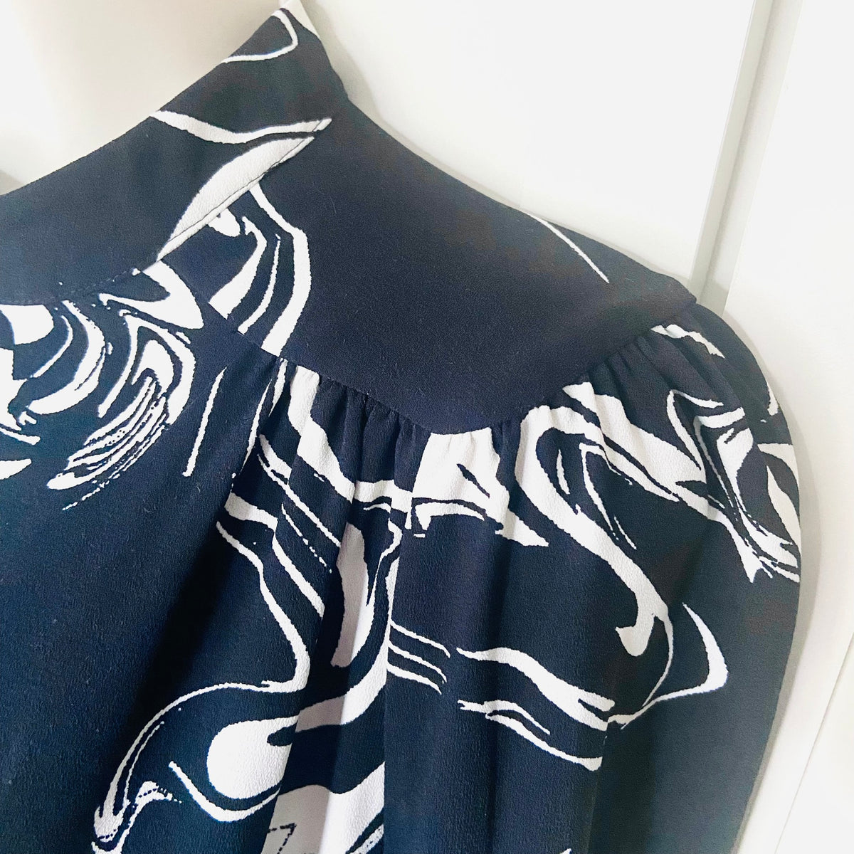 M&S | Black and White Swirl | Long Sleeve Midi Shift Column Dress | Size UK 8 | Monochrome