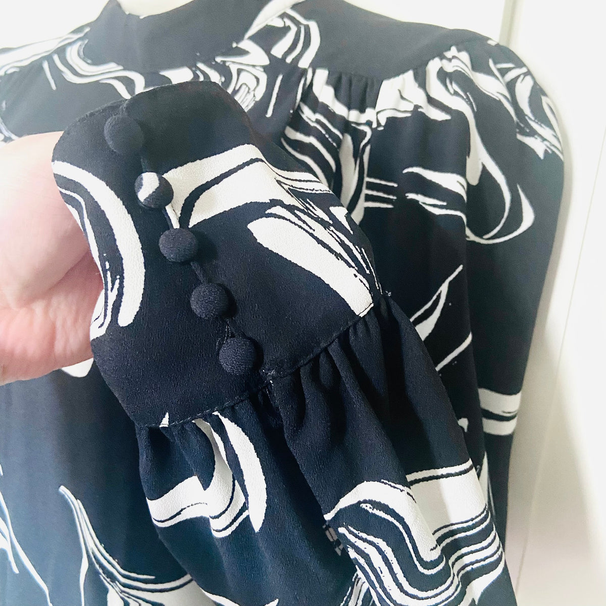 M&S | Black and White Swirl | Long Sleeve Midi Shift Column Dress | Size UK 8 | Monochrome