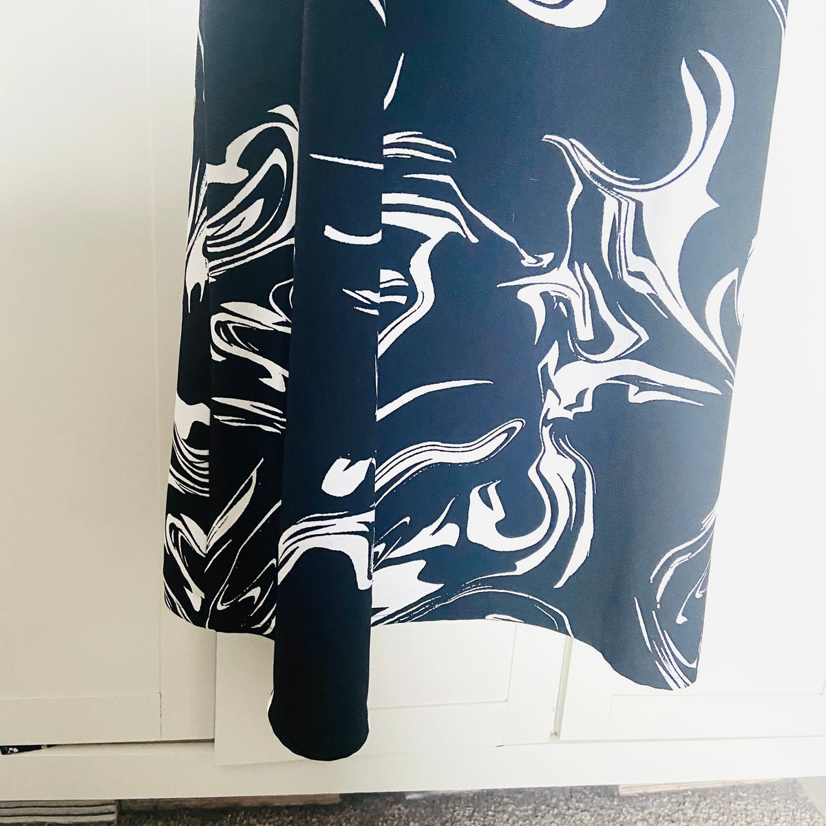 M&S | Black and White Swirl | Long Sleeve Midi Shift Column Dress | Size UK 8 | Monochrome
