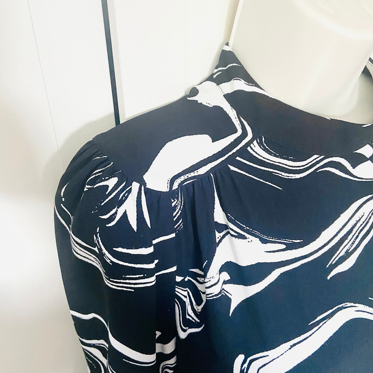 M&S | Black and White Swirl | Long Sleeve Midi Shift Column Dress | Size UK 8 | Monochrome