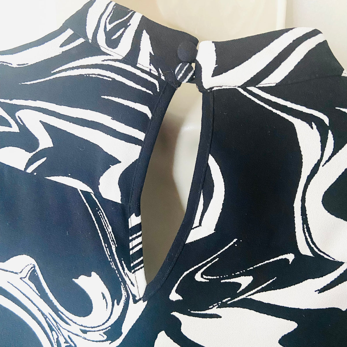 M&S | Black and White Swirl | Long Sleeve Midi Shift Column Dress | Size UK 8 | Monochrome