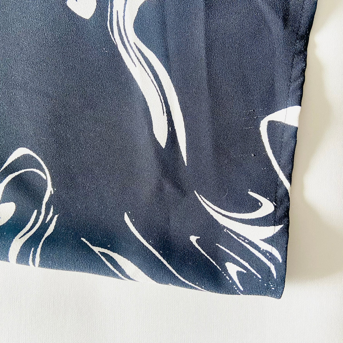 M&S | Black and White Swirl | Long Sleeve Midi Shift Column Dress | Size UK 8 | Monochrome