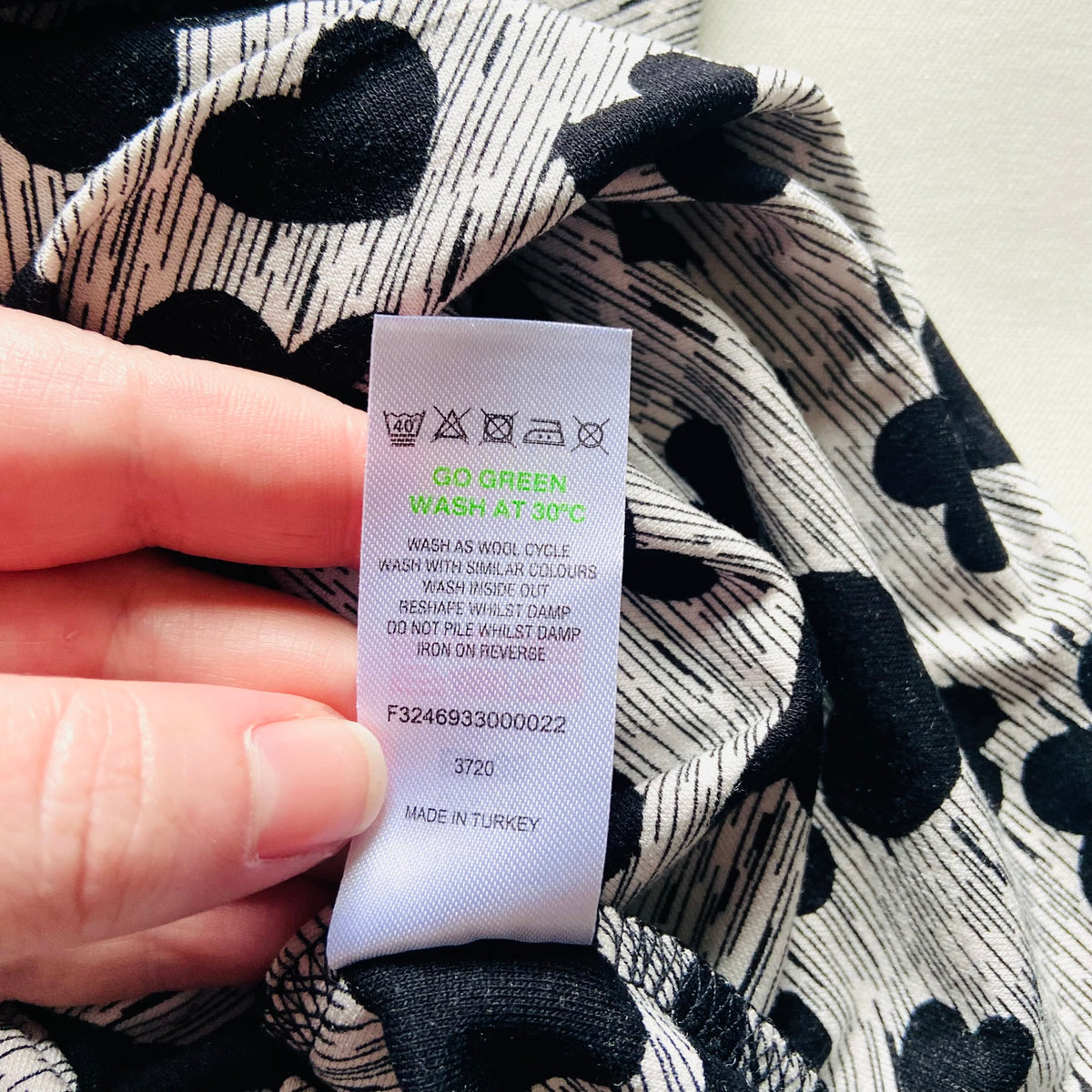 Weekend by Papaya | Black & Grey | Heart Print Midi Length Wiggle Pencil Stretch Skirt | Size 10 | Y2K