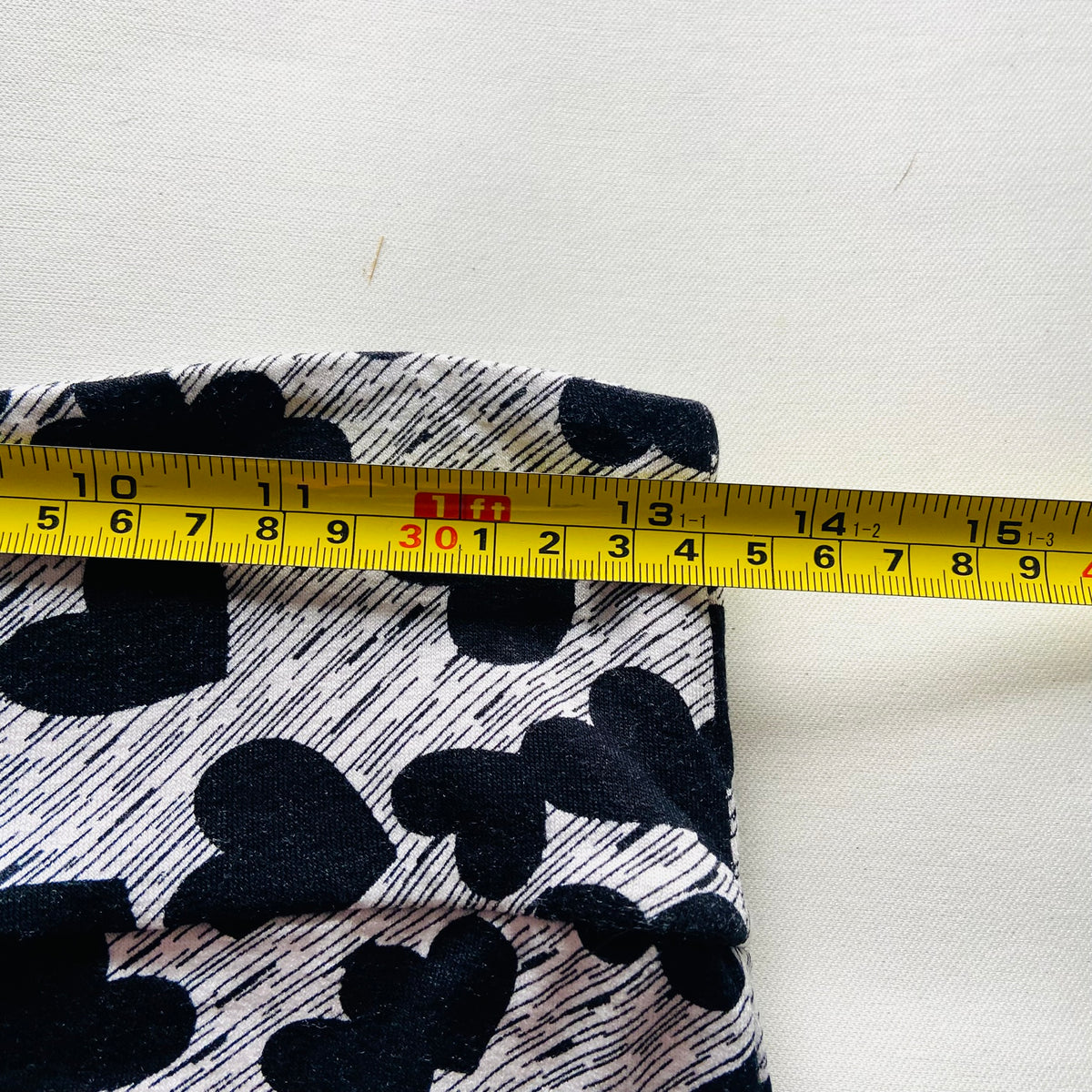 Weekend by Papaya | Black & Grey | Heart Print Midi Length Wiggle Pencil Stretch Skirt | Size 10 | Y2K