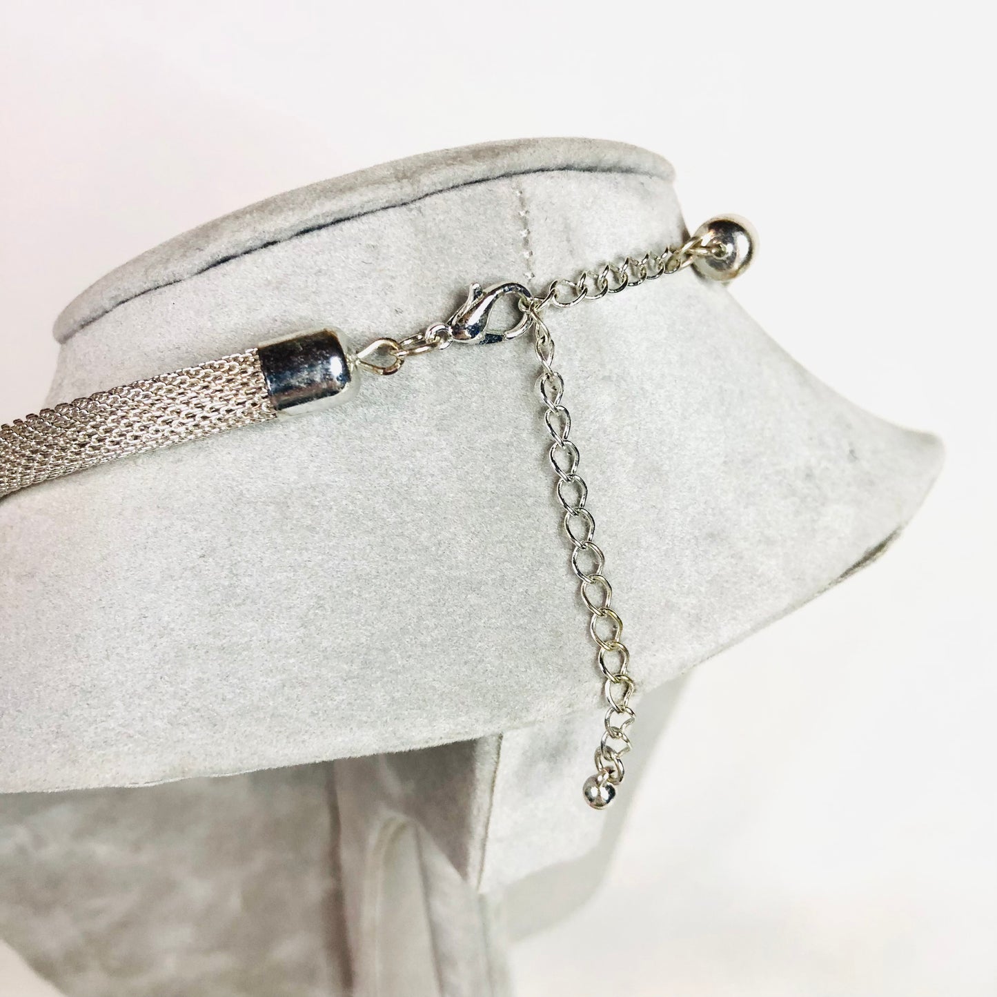 Costume Jewellery Chunky Lightweight Silver Tone Short Necklace