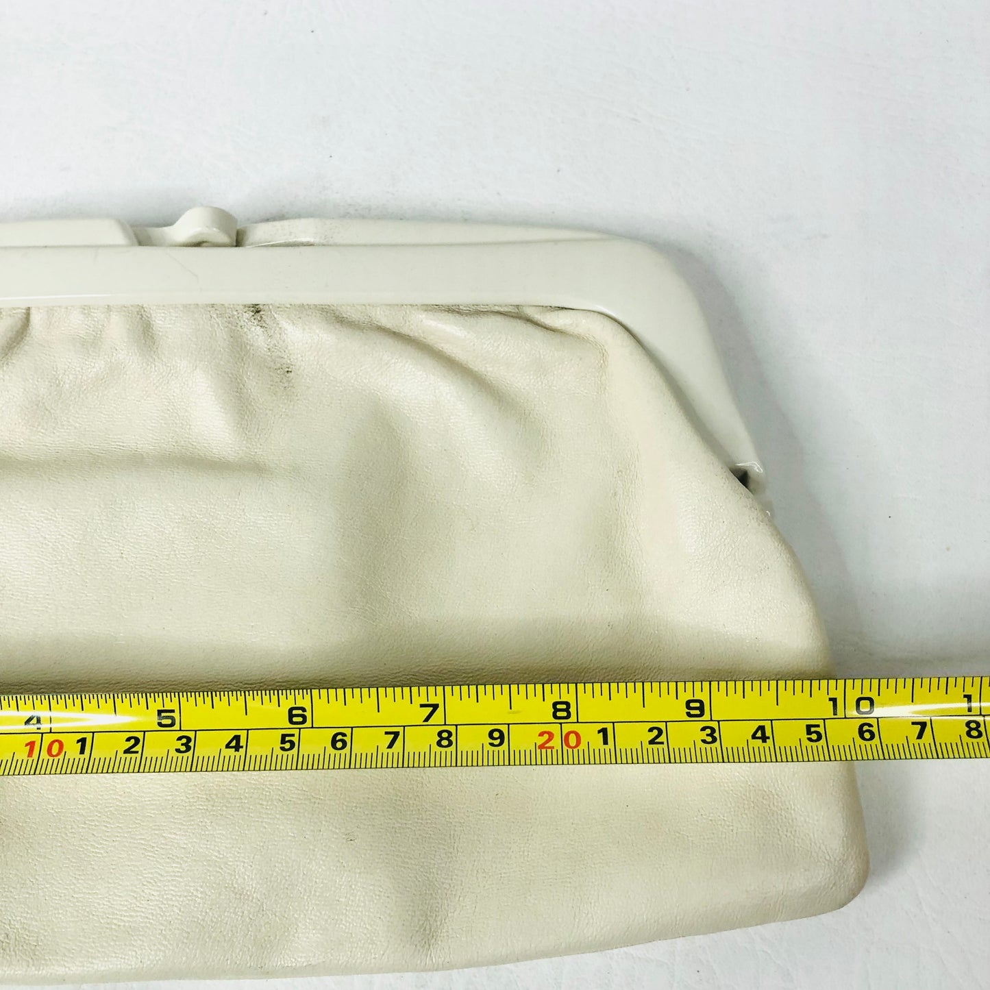 Vintage 80s Cream Faux Leather Clutch Bag With Plastic Fame Kiss Clasp Closure