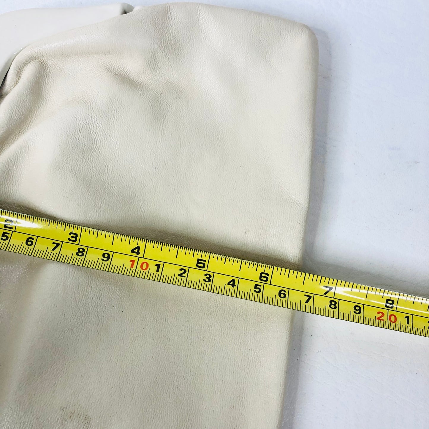 Vintage 80s Cream Faux Leather Clutch Bag With Plastic Fame Kiss Clasp Closure