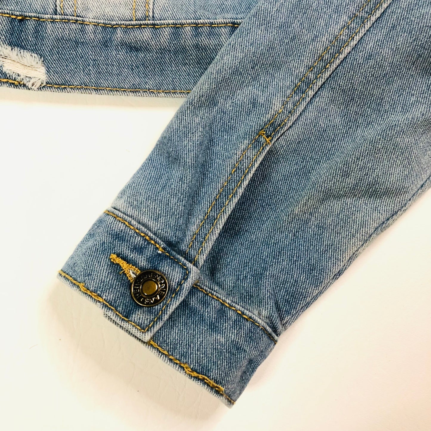 Ladies Light Blue Princess Puff Sleeve Distressed Crop Denim Jacket – Size Medium