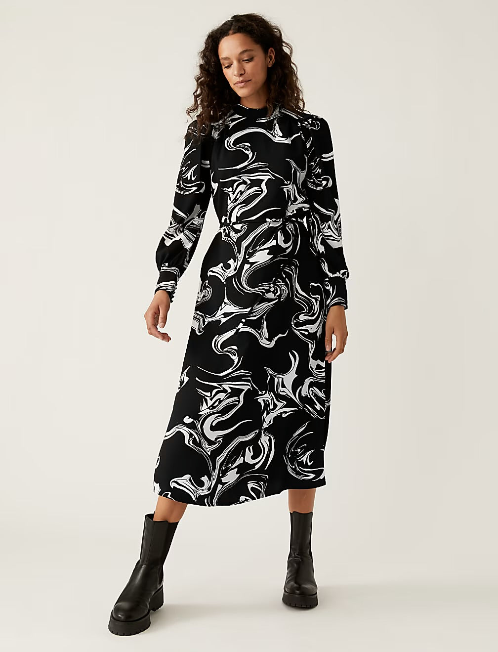 M&S | Black and White Swirl | Long Sleeve Midi Shift Column Dress | Size UK 8 | Monochrome