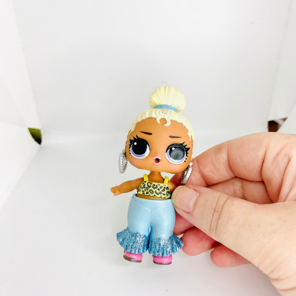Socialite | LOL Surprise Present | Surprise Series 3 | August Birthday Month Theme | Mini Doll