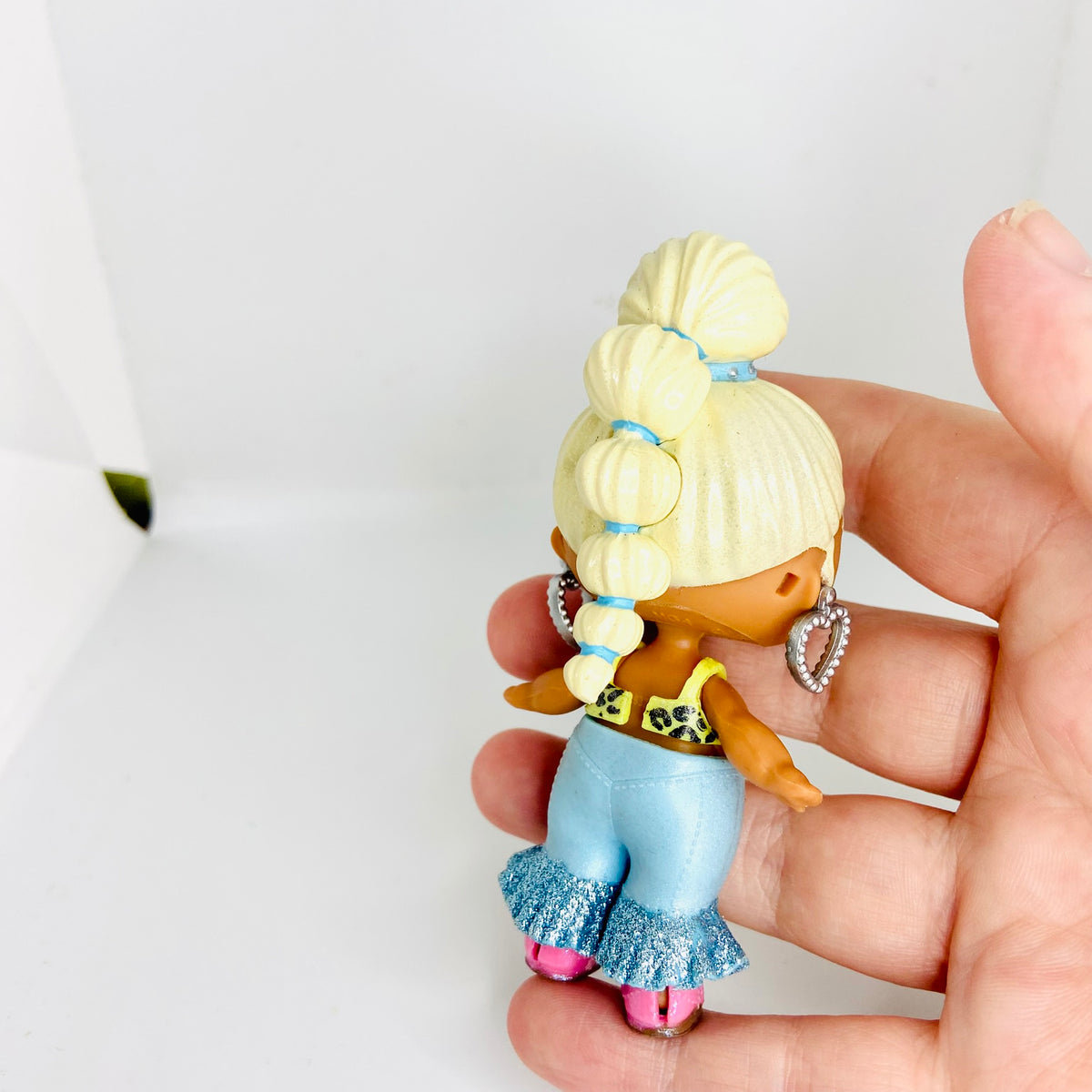 Socialite | LOL Surprise Present | Surprise Series 3 | August Birthday Month Theme | Mini Doll
